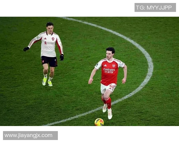 阿森纳逆转热刺友谊赛精彩瞬间补时进球引发争议判罚全场沸腾 阿森纳逆转热刺友谊赛精彩瞬间补时进球引发争议判罚全场沸腾